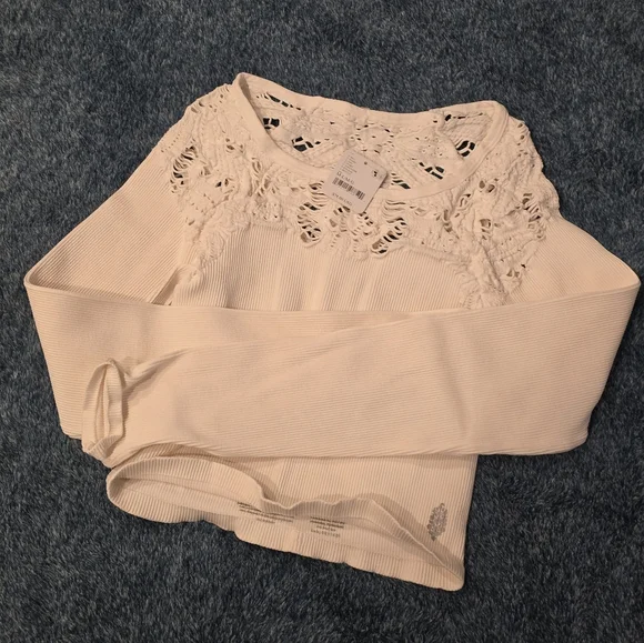 NWT FP Movement Happiness Runs Floral Top Sz M/L - Picture 4 of 4